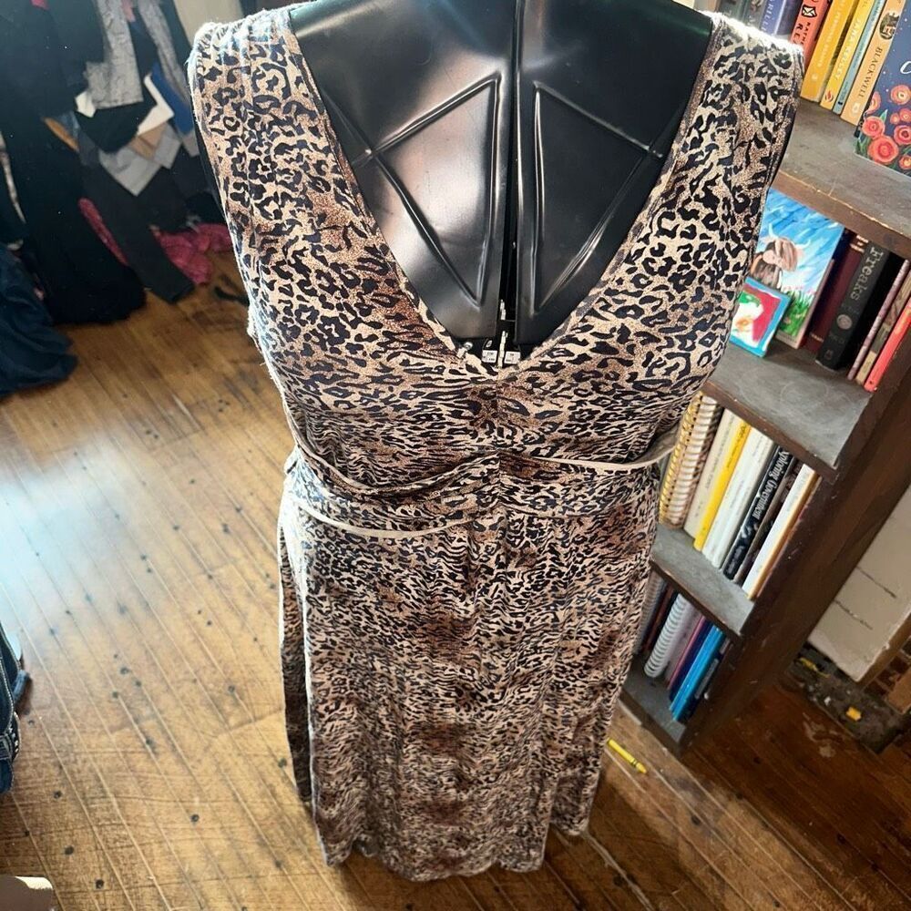 Reba cheetah knit v-neck travelcore sleeveless dress